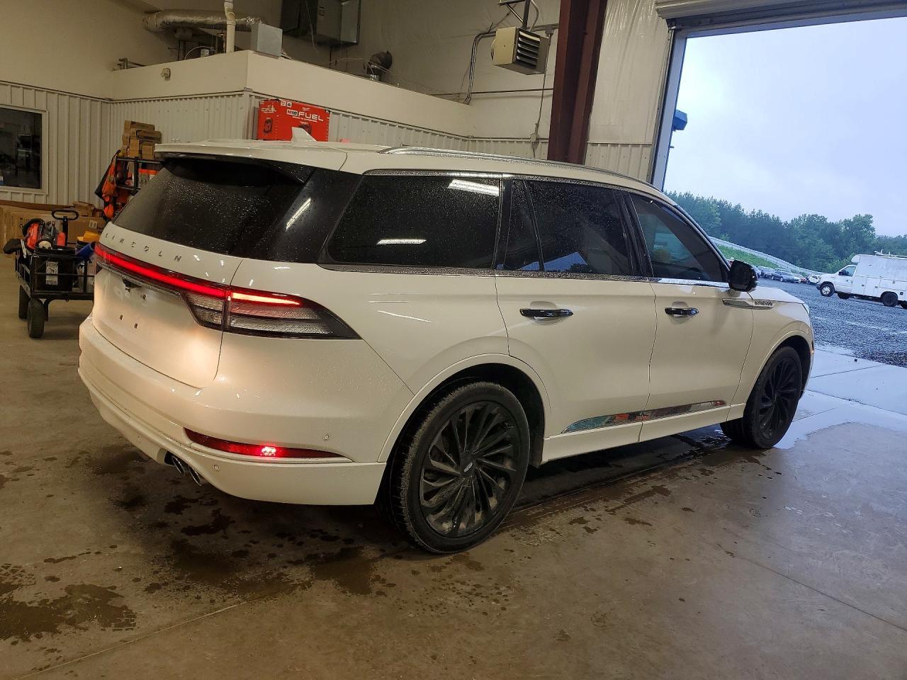 2022 Lincoln Aviator Reserve - Image 3