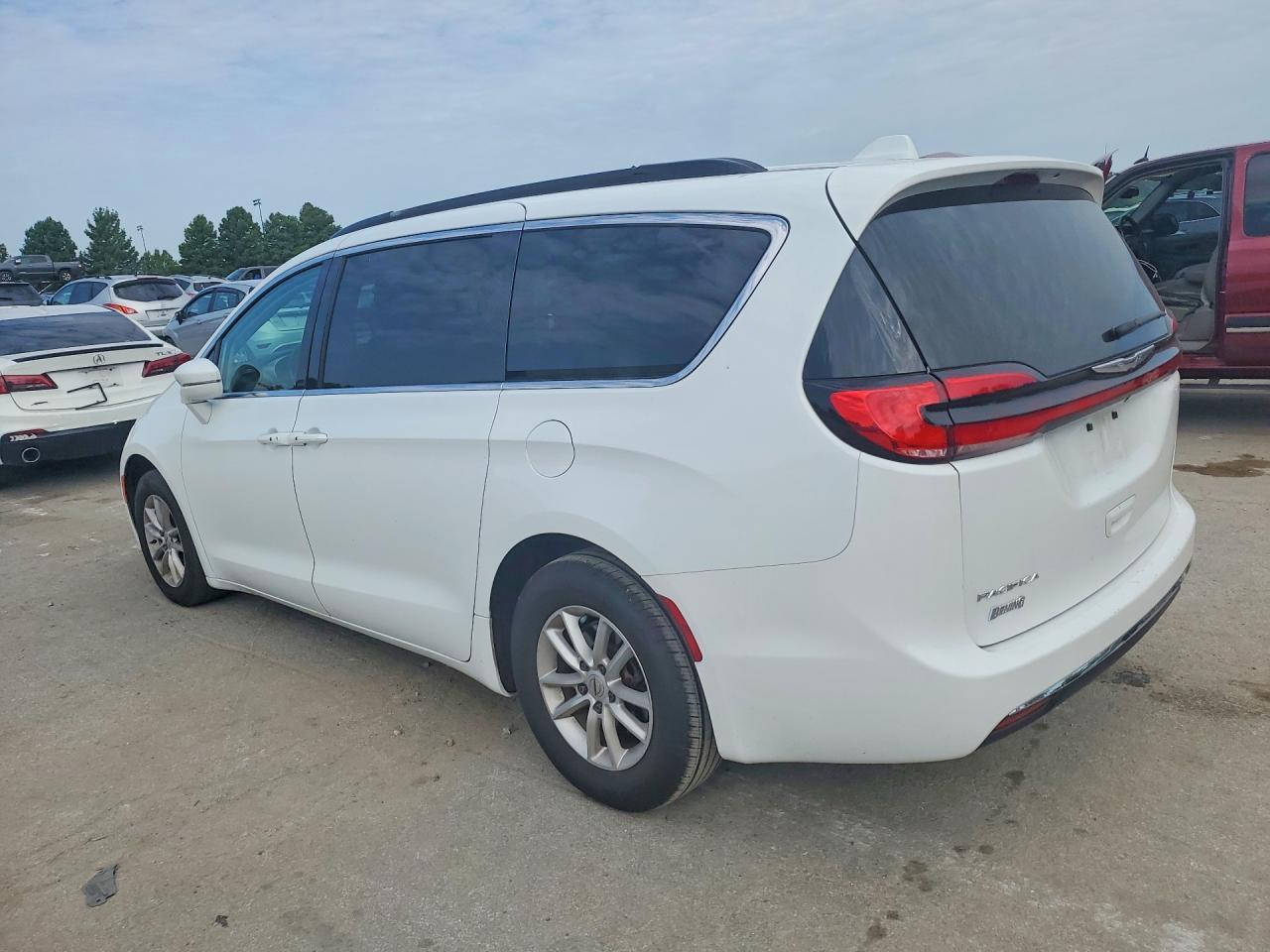 2022 Chrysler Pacifica Touring L - Фото 2