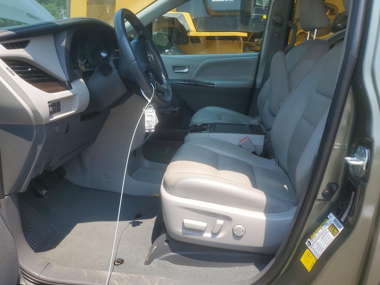2020 Toyota Sienna Xle 7-Passenger Auto Access Seat - Фото 7