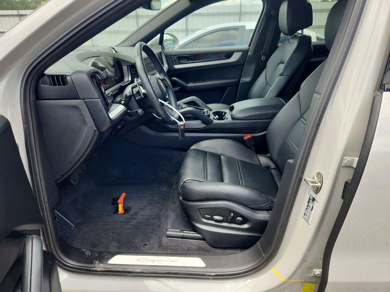 2025 Porsche Cayenne - Image 7