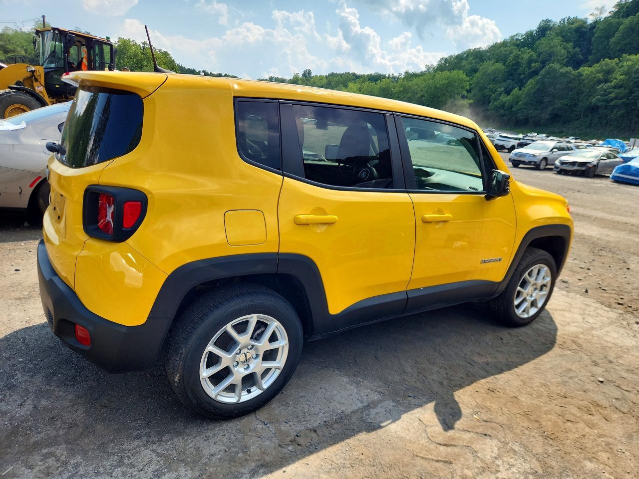 2023 Jeep Renegade Latitude - Image 3