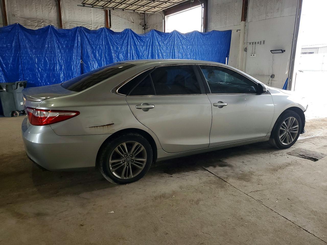 2016 Toyota Camry Se - Image 3