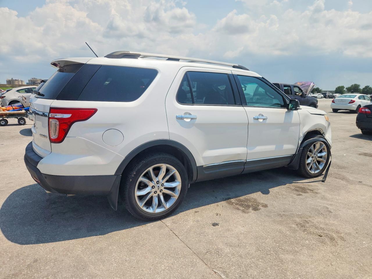 2015 Ford Explorer Xlt - Image 3