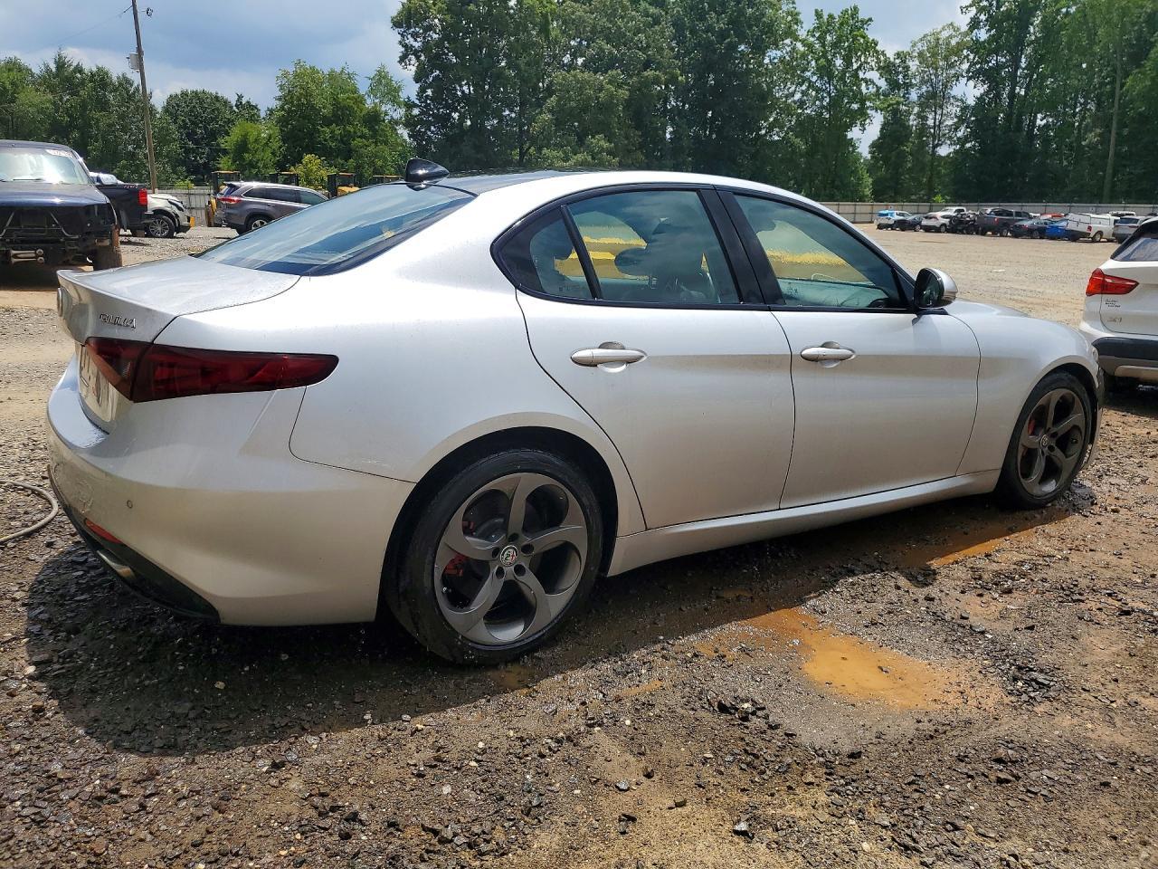 2017 Alfa Romeo Giulia - Image 3