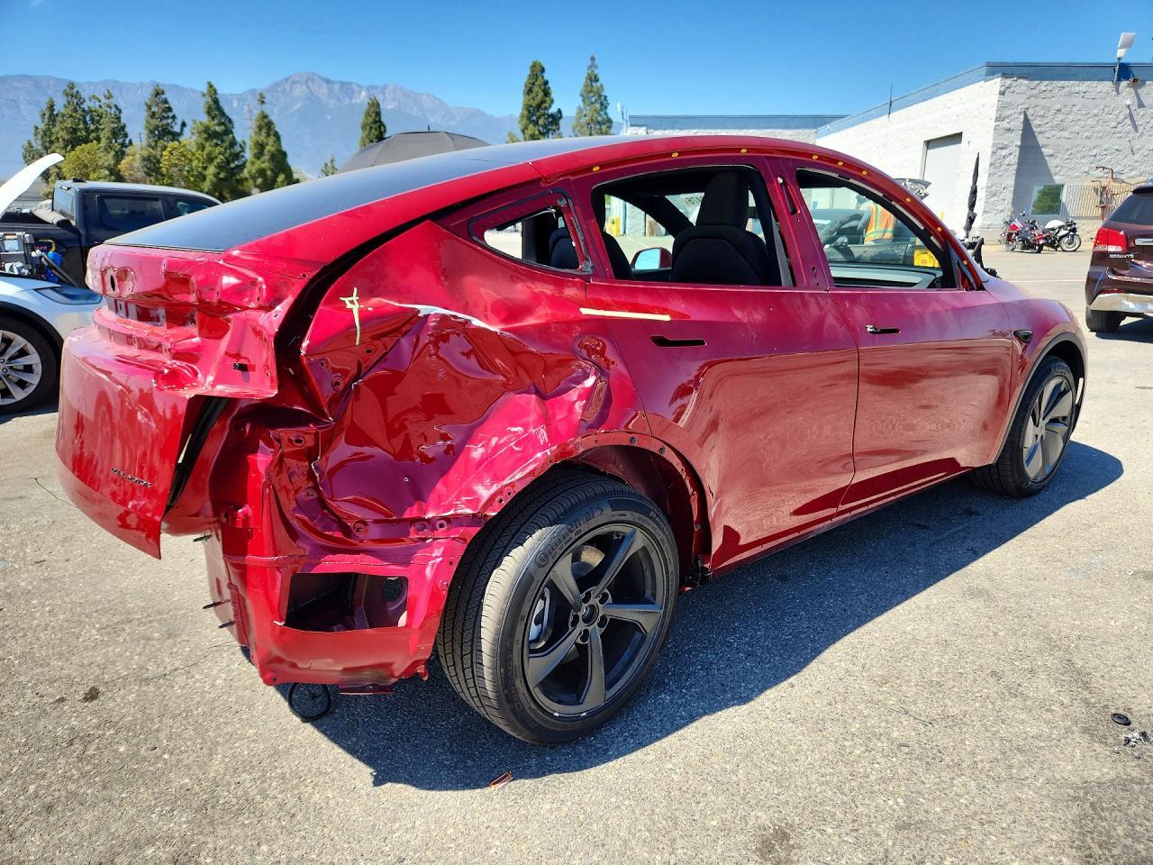 2026 Tesla Model Y - Фото 3