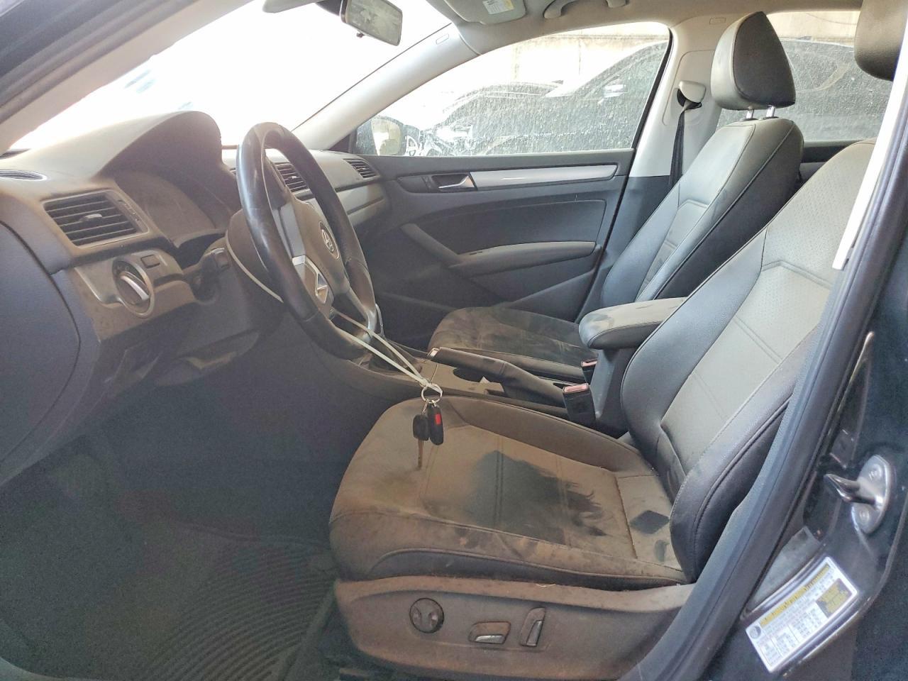 2014 Volkswagen Passat S - Image 7