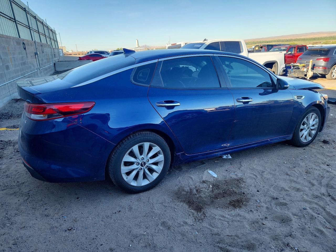2018 Kia Optima S - Фото 3