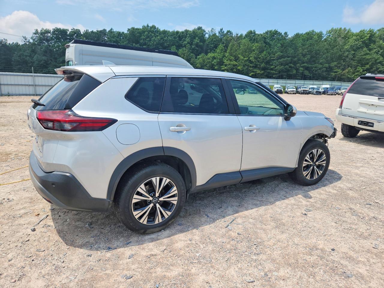 2022 Nissan Rogue Sv - Image 3