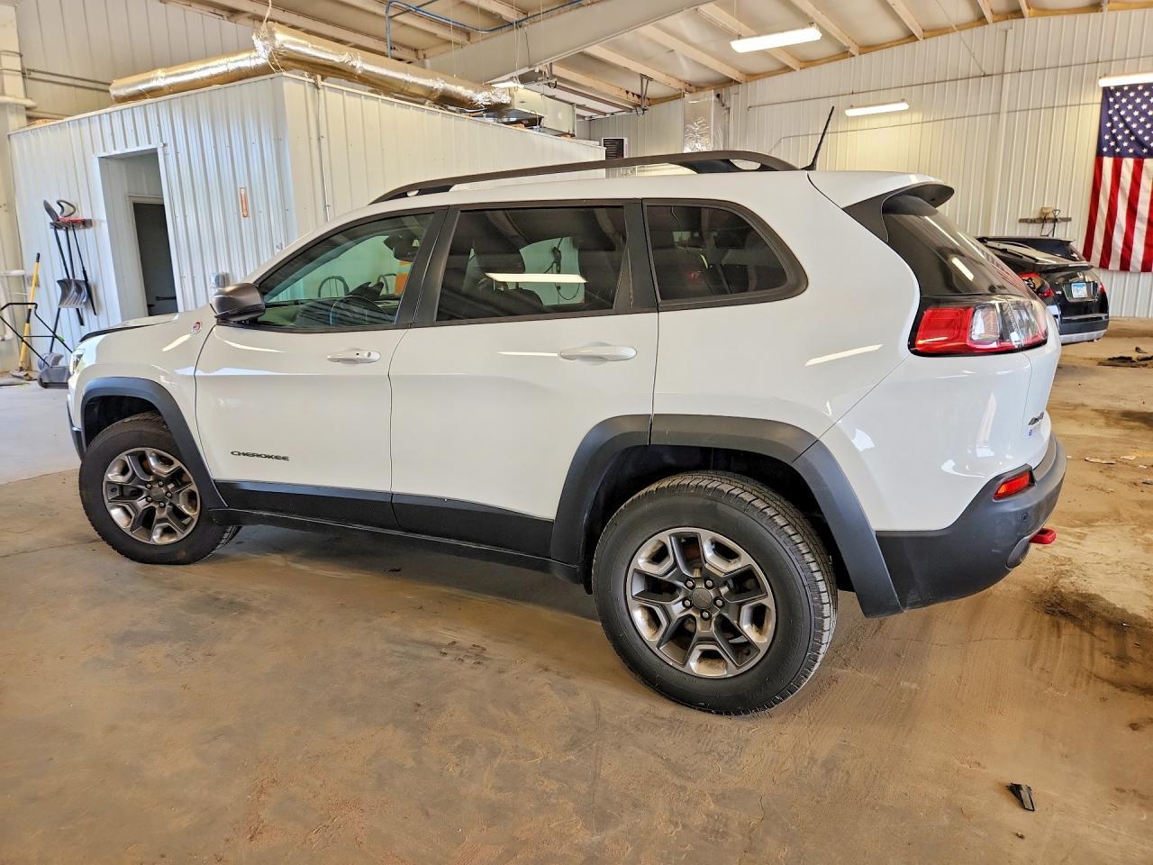 2019 Jeep Cherokee Trailhawk - Image 2