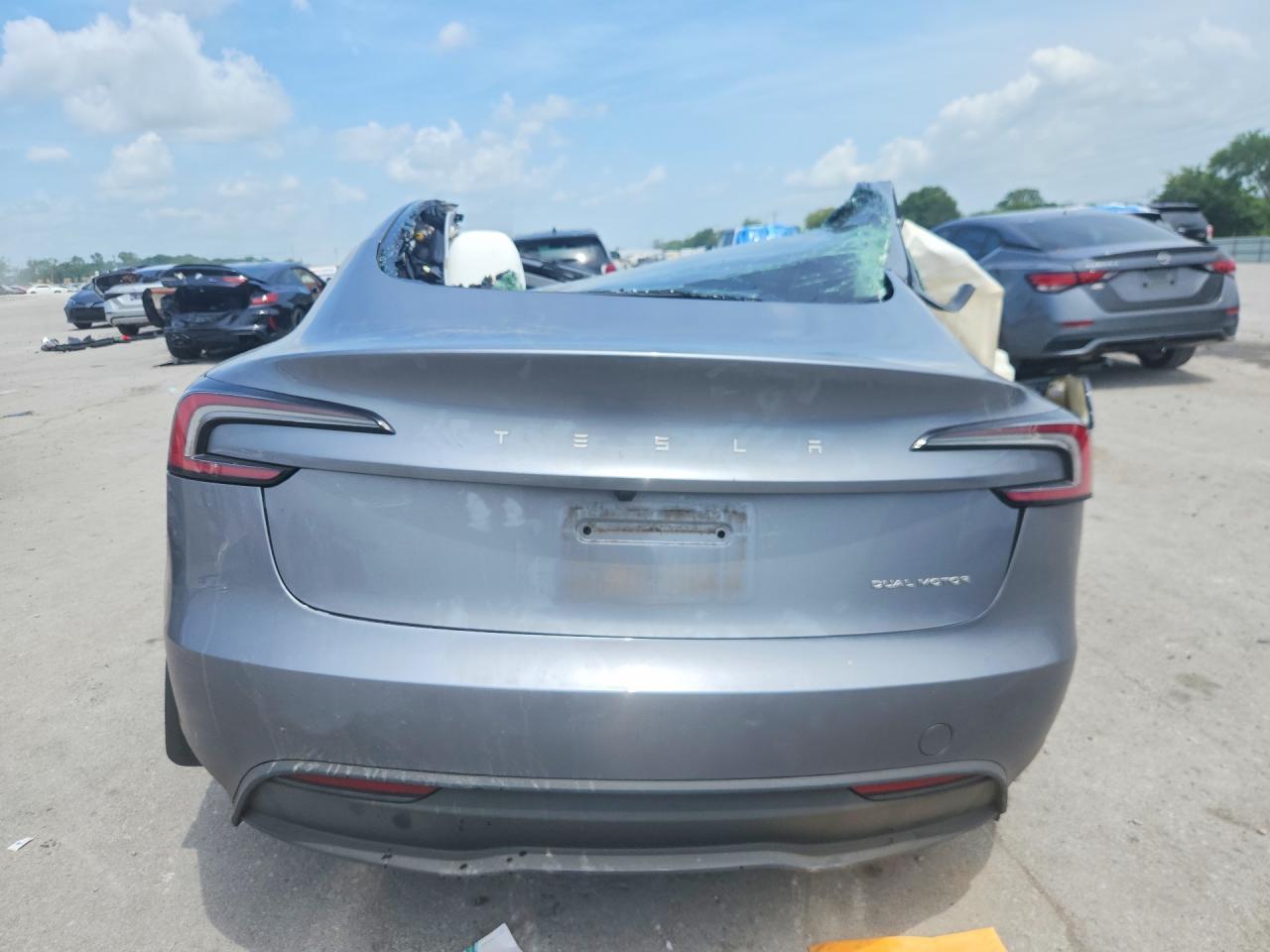 2025 Tesla Model 3 - Фото 6