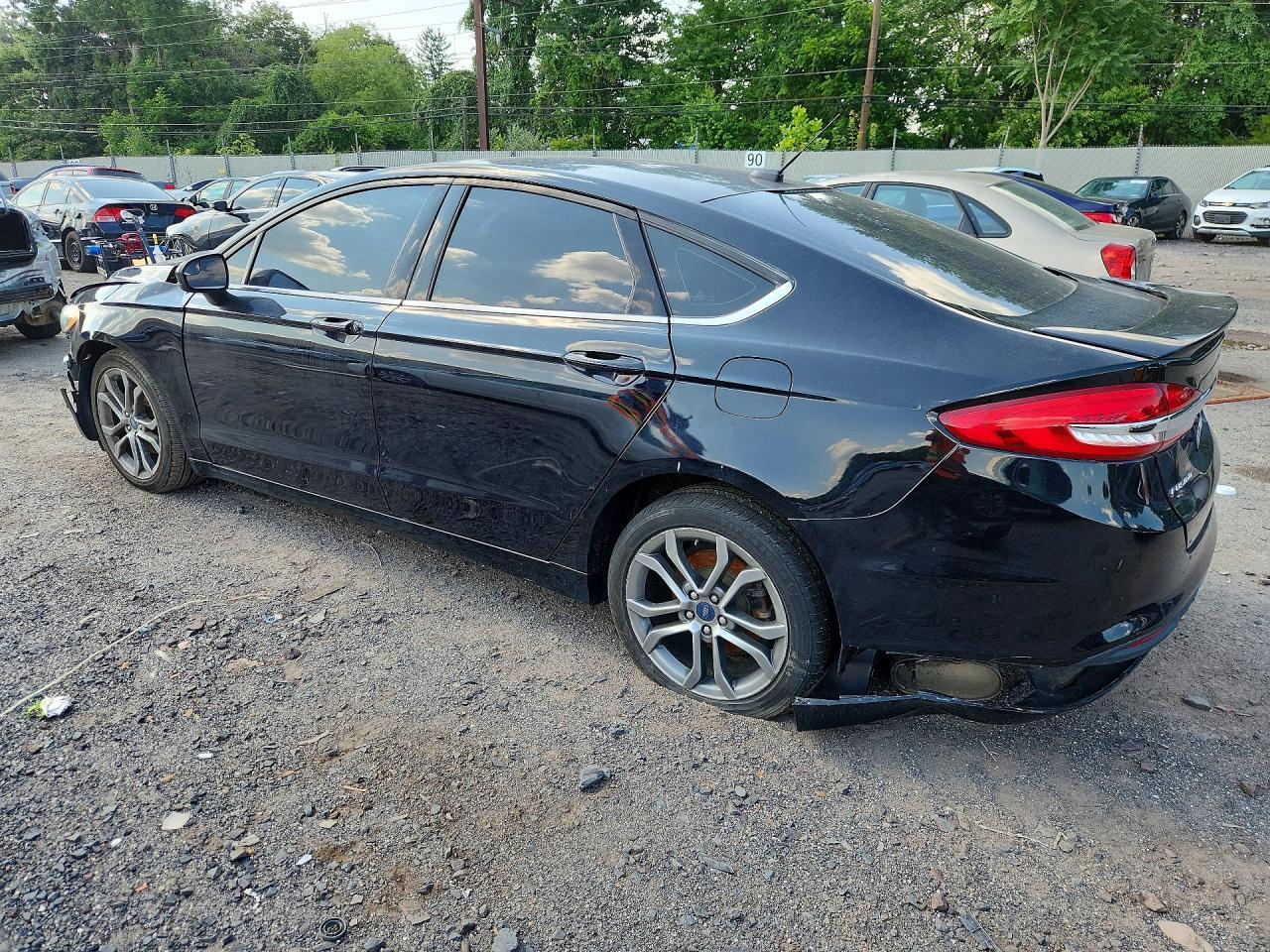 2017 Ford Fusion S - Фото 2