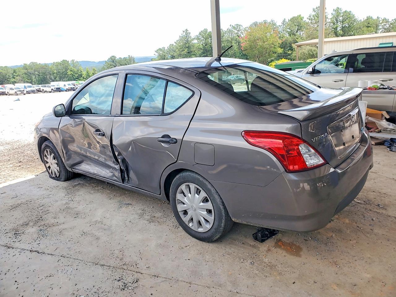 2015 Nissan Versa 1.6 S Plus - Фото 2
