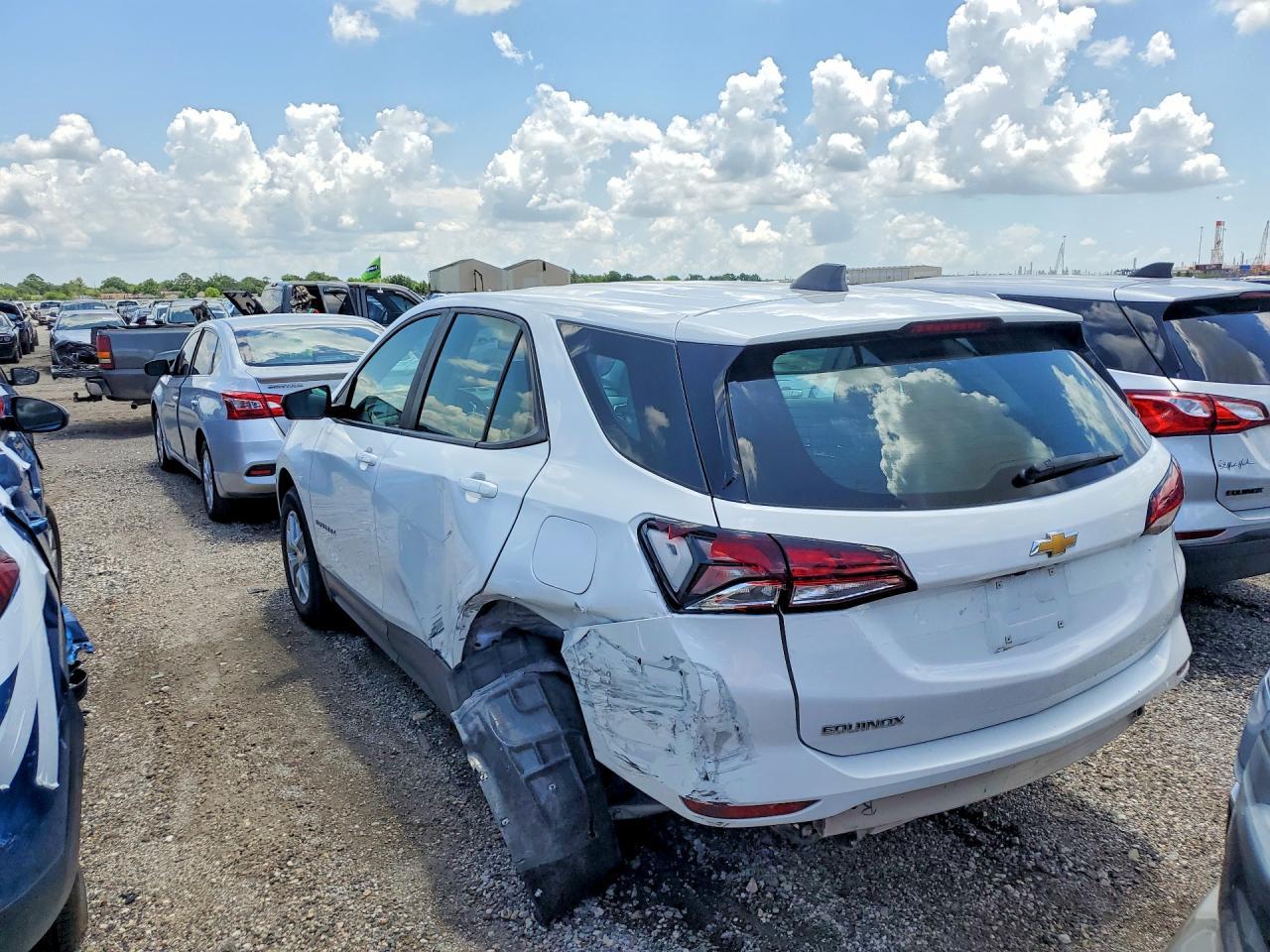 2024 Chevrolet Equinox - Image 2