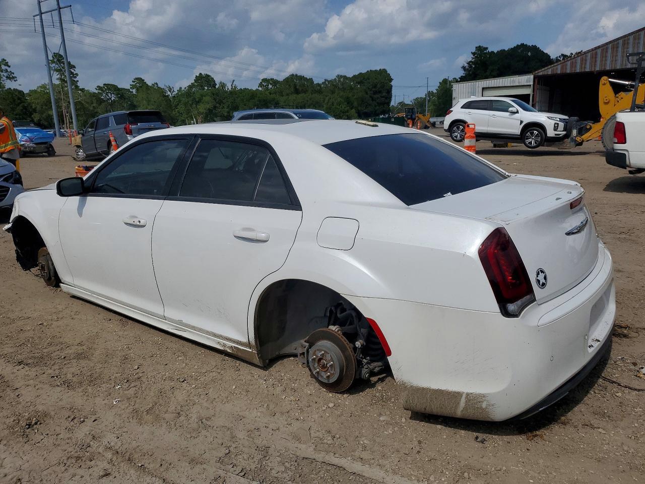 2016 Chrysler 300 S - Фото 2