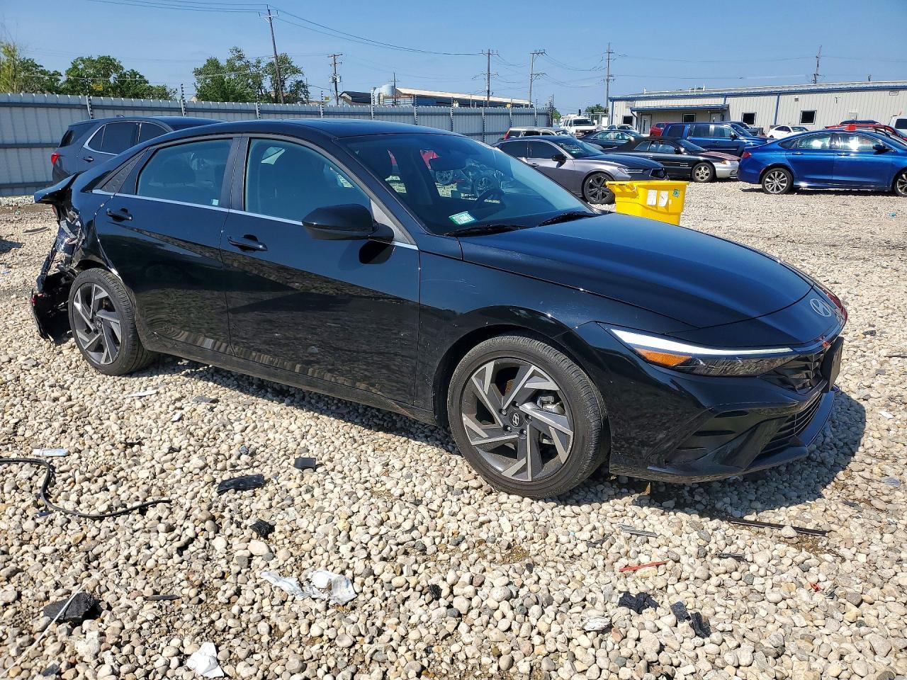 2025 Hyundai Elantra Sel - Image 4