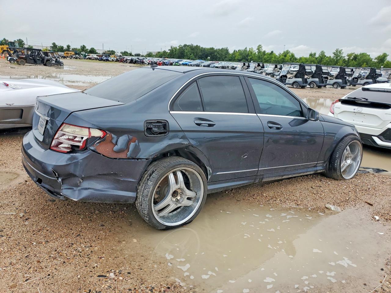 2011 Mercedes-Benz C 300 - Фото 3