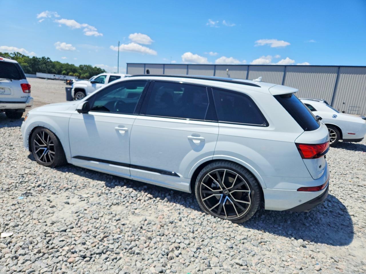 2025 Audi Q7 Premium Plus - Фото 2