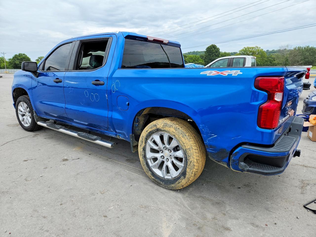 2022 Chevrolet Silverado K1500 Custom - Фото 2