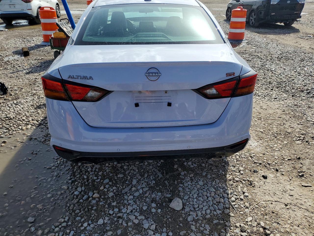 2025 Nissan Altima Sr - Image 6