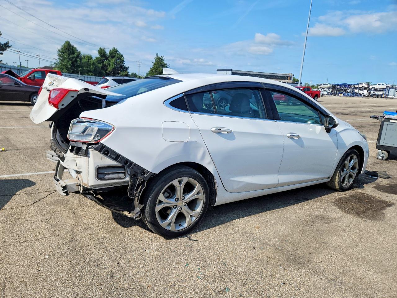 2017 Chevrolet Cruze Premier - Image 3