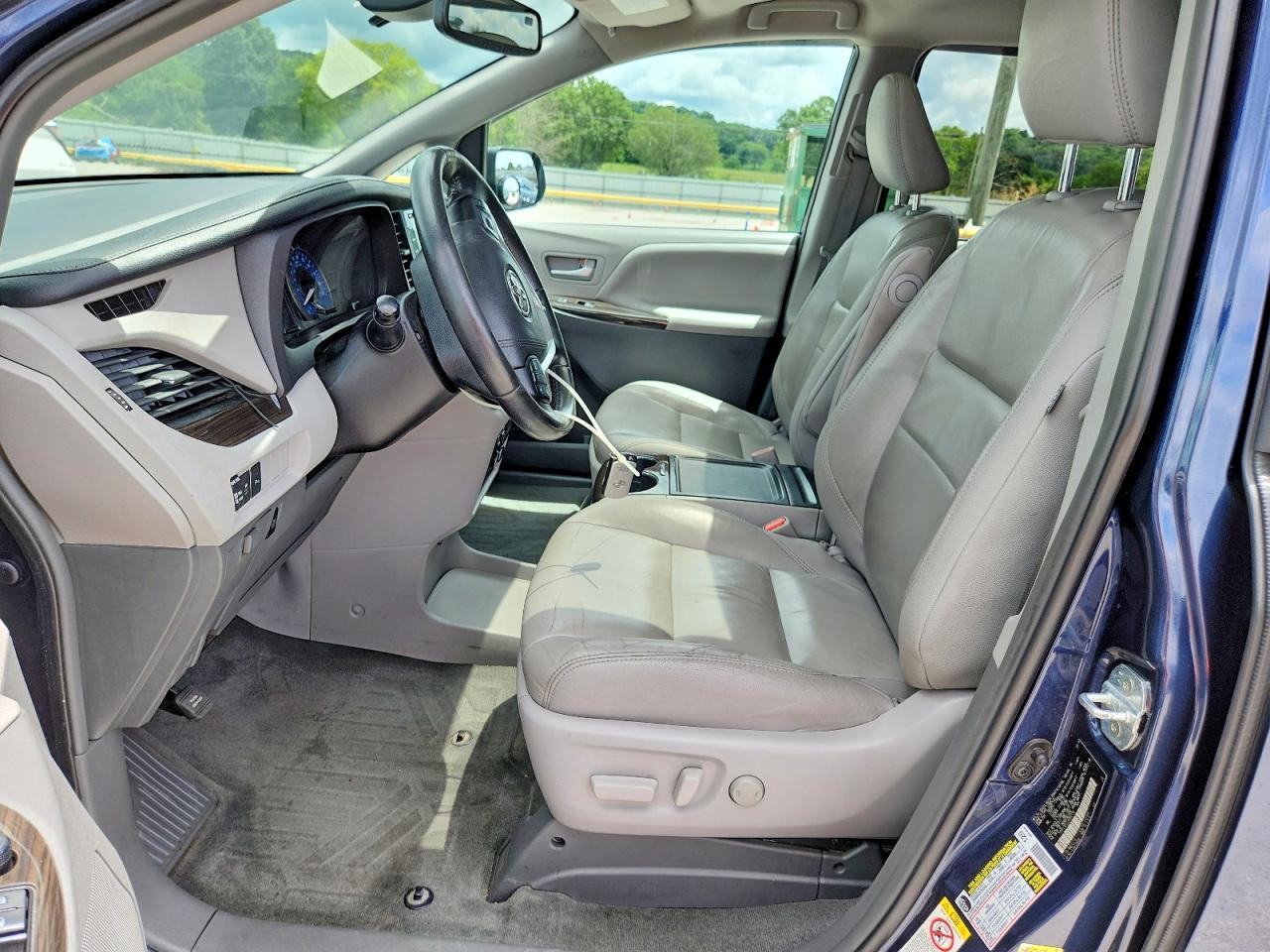 2018 Toyota Sienna Xle 8-Passenger - Image 7
