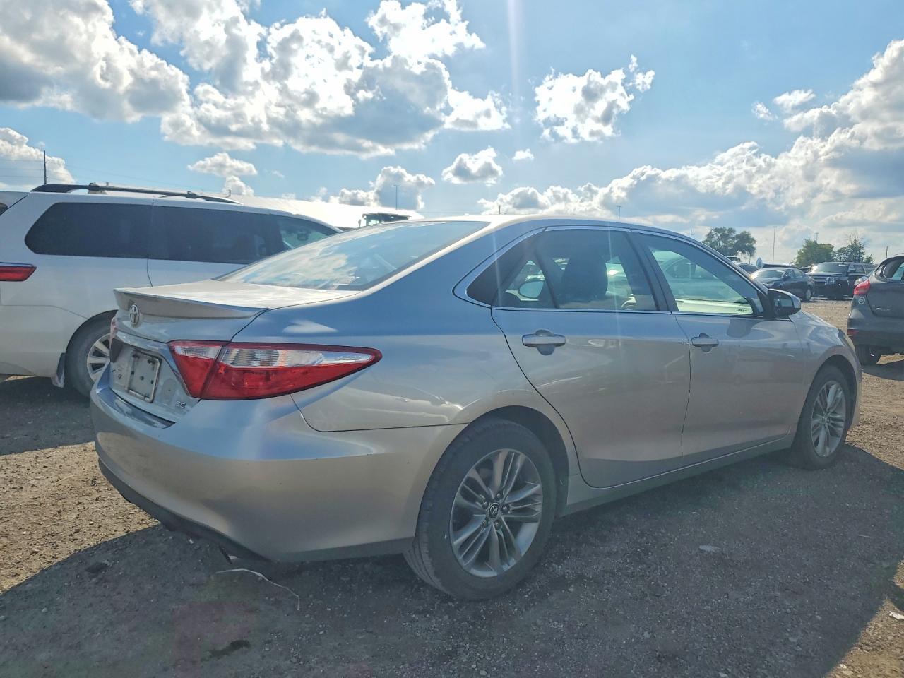 2015 Toyota Camry - Фото 3