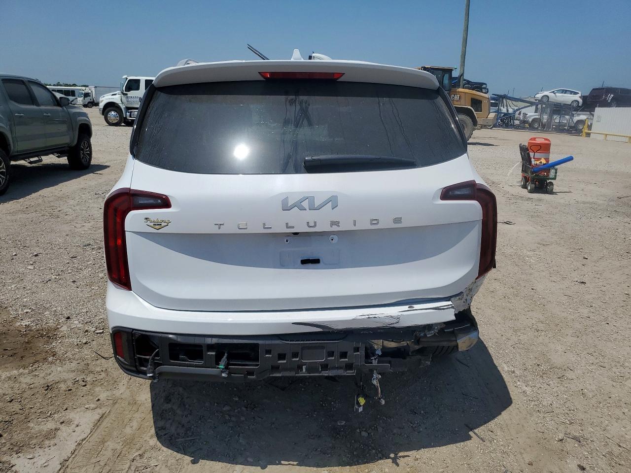 2025 Kia Telluride S - Image 6