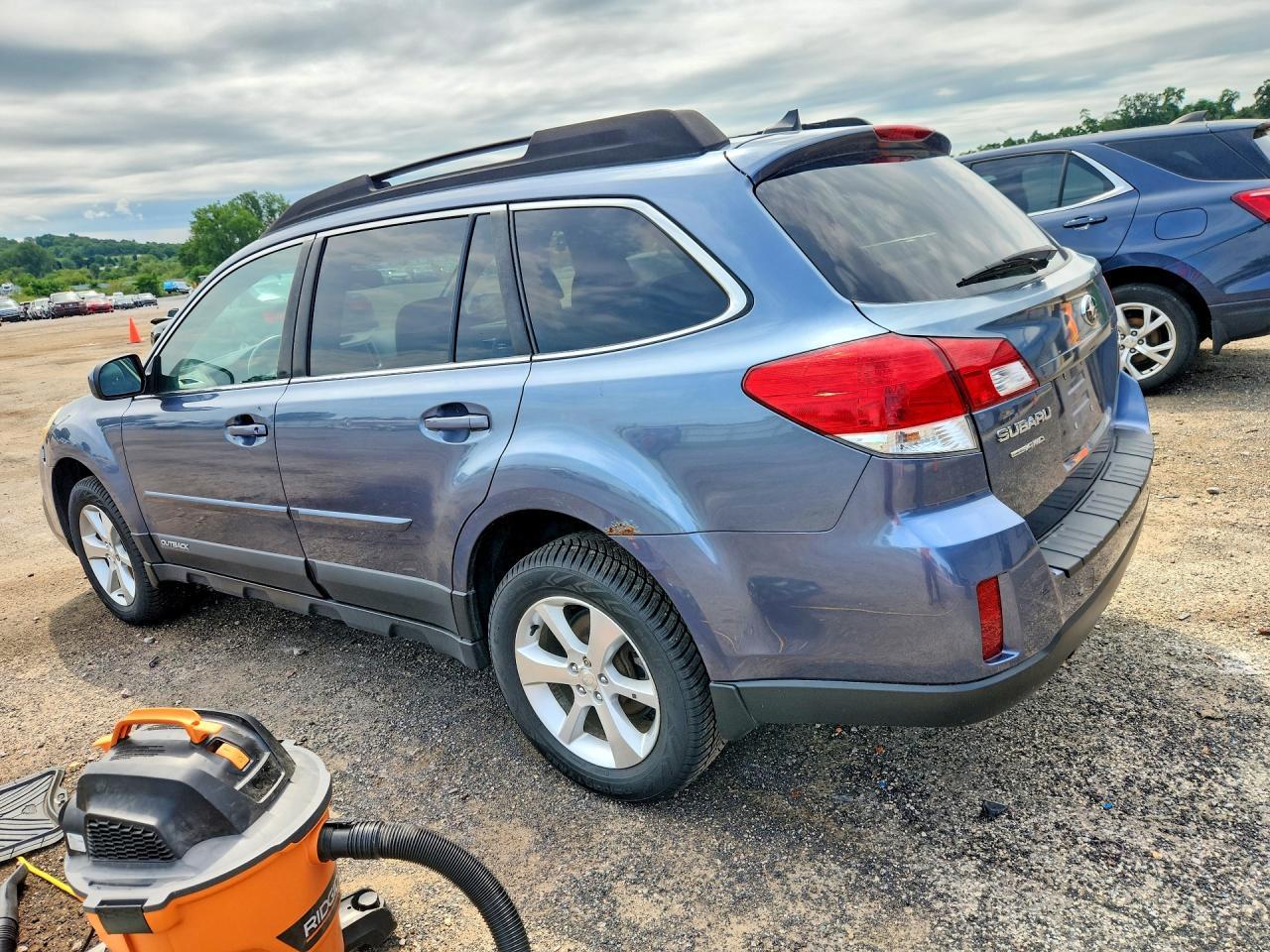 2013 Subaru Outback 2.5I Limited - Фото 2