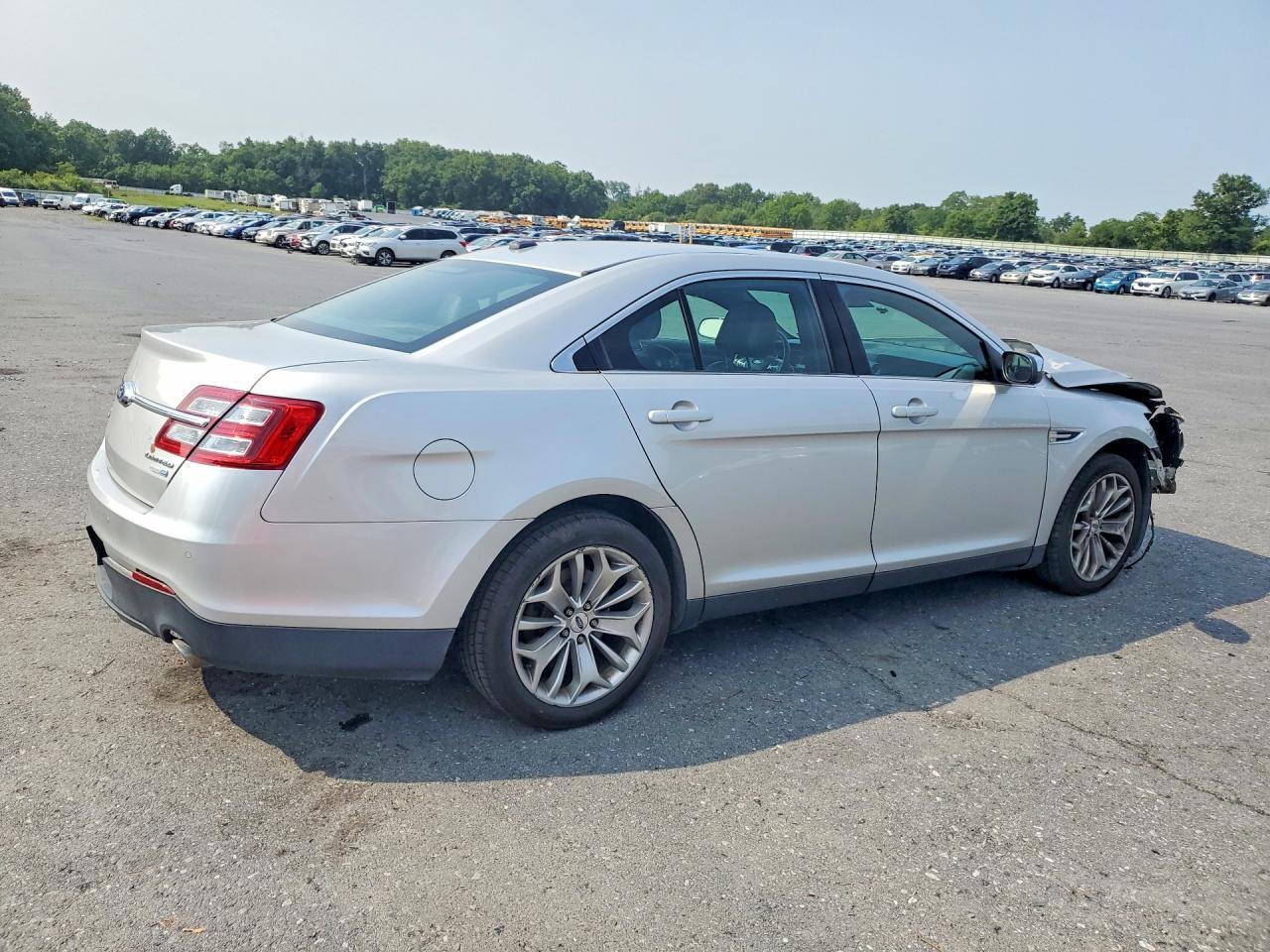 2017 Ford Taurus Limited - Фото 3