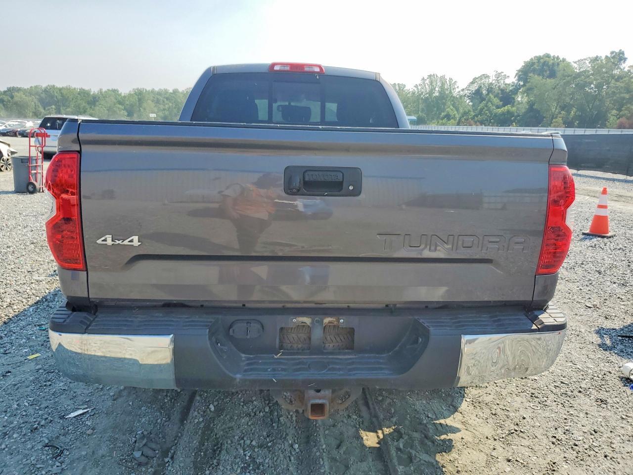 2014 Toyota Tundra Sr5 - Image 6