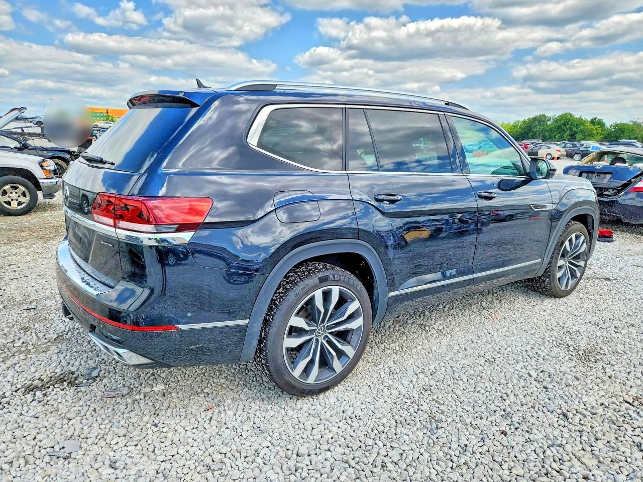 2023 Volkswagen Atlas Sel Premium R-Line - Image 3