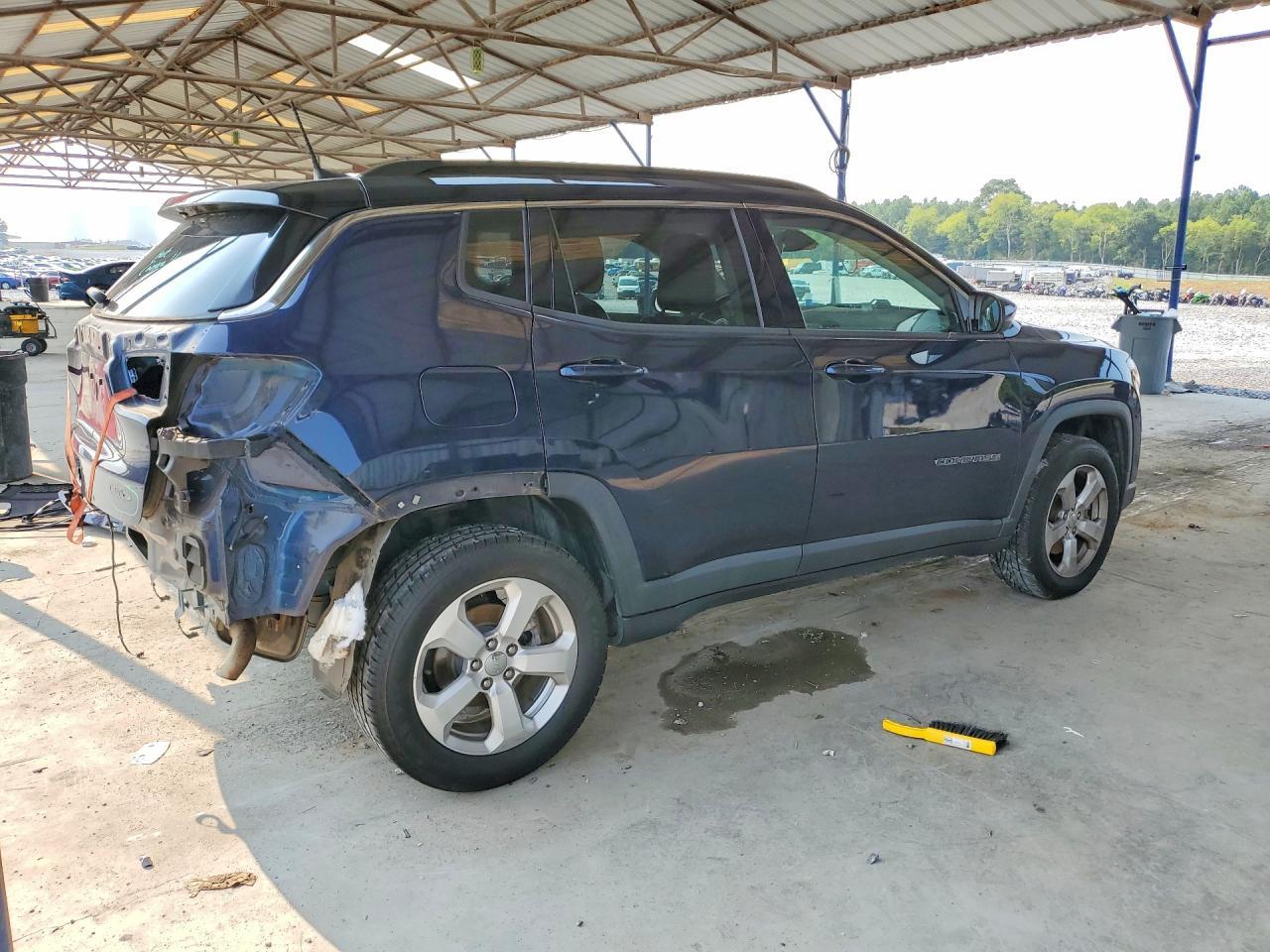 2018 Jeep Compass Latitude - Image 3