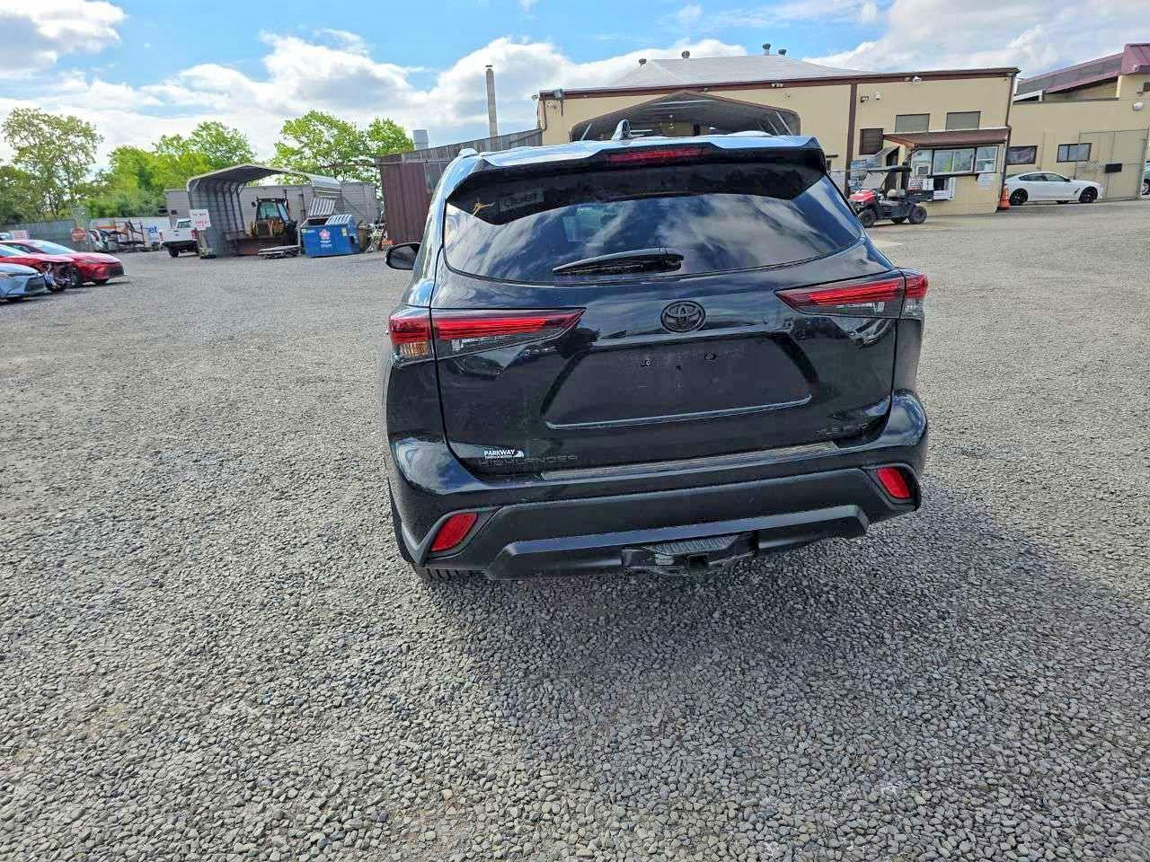 2025 Toyota Highlander Xle - Image 6
