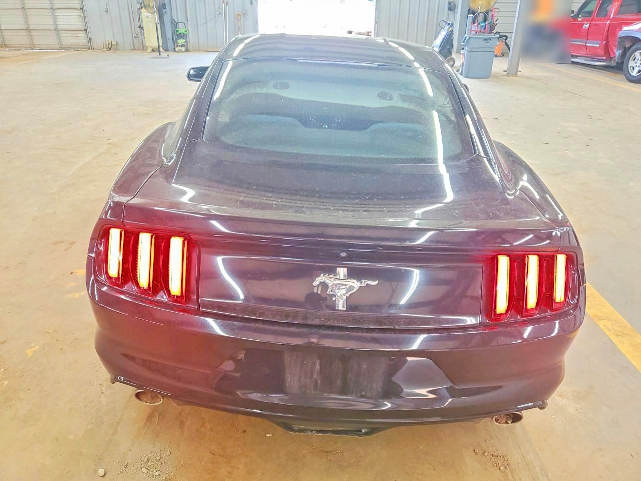 2017 Ford Mustang Base - Фото 6