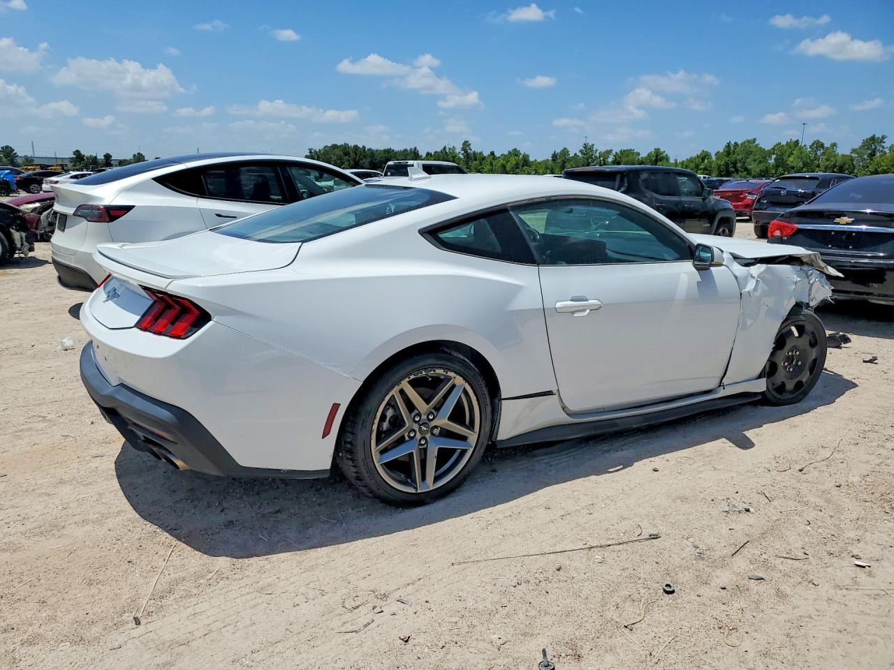 2024 Ford Mustang - Фото 3