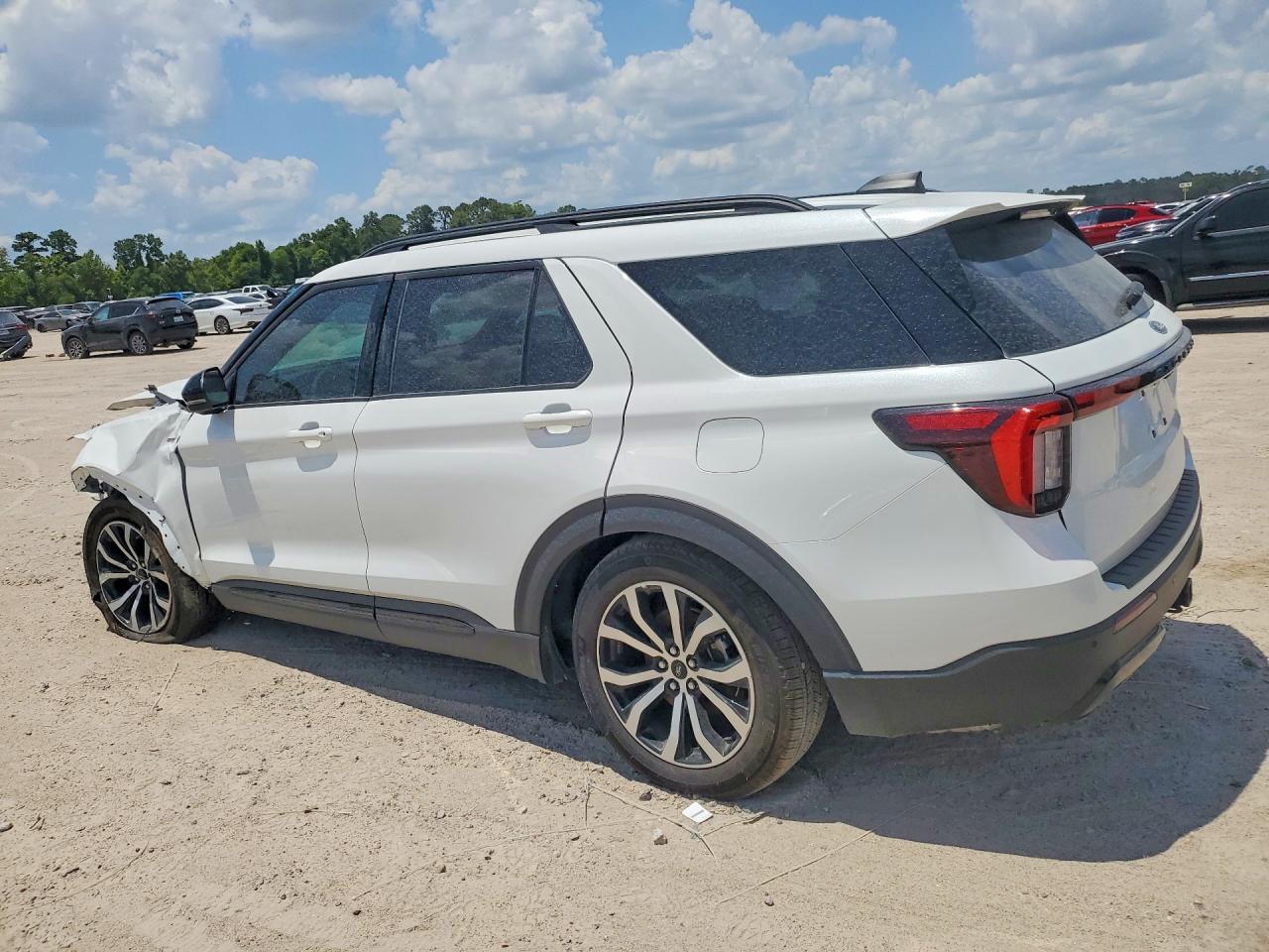 2025 Ford Explorer St-Line - Image 2