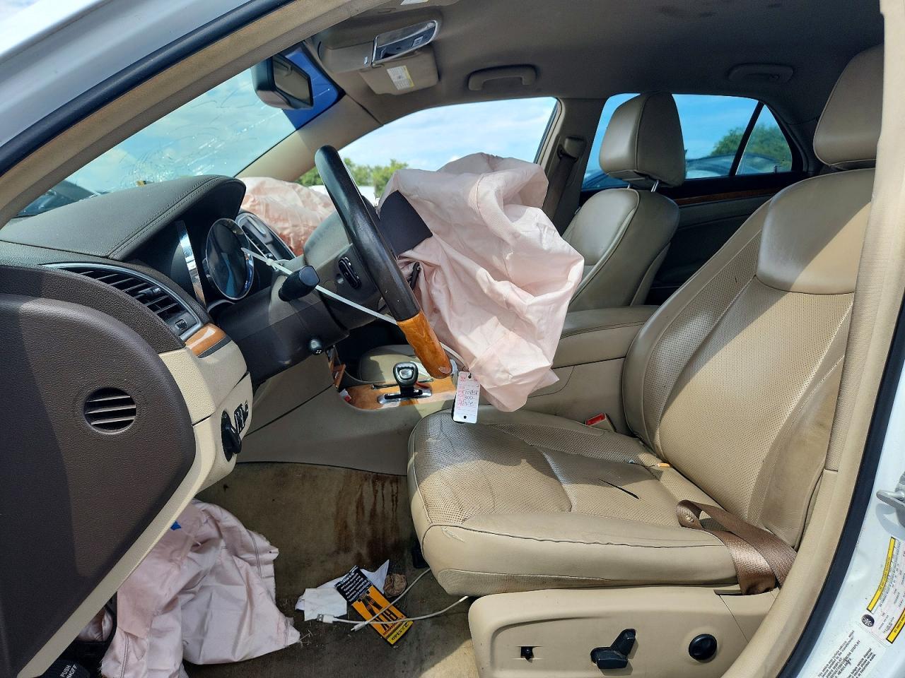 2013 Chrysler 300C - Image 7