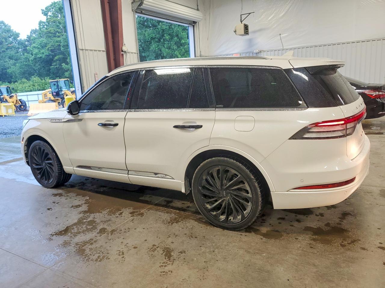 2022 Lincoln Aviator Reserve - Image 2
