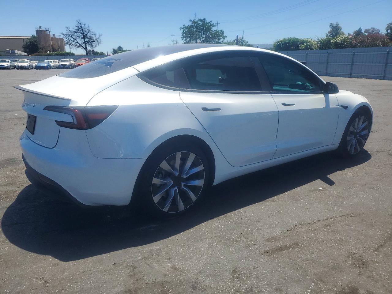 2026 Tesla Model 3 - Фото 3