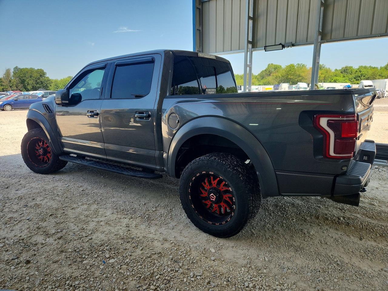 2017 Ford F150 Raptor - Фото 2