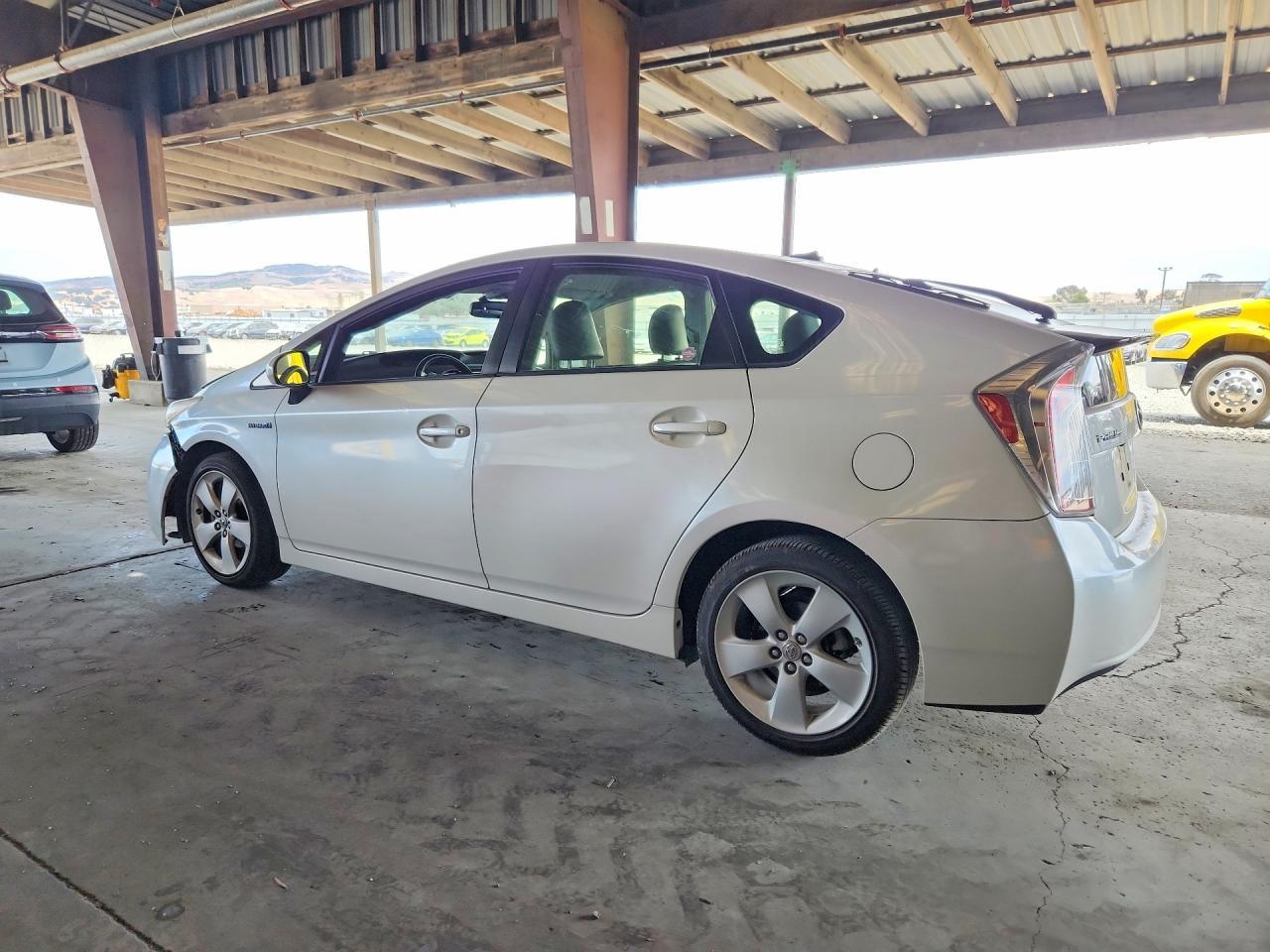 2012 Toyota Prius Five - Фото 2