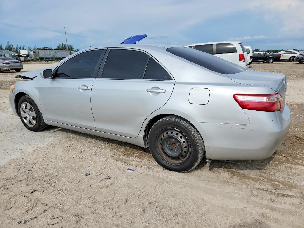 2008 Toyota Camry Le - Фото 2