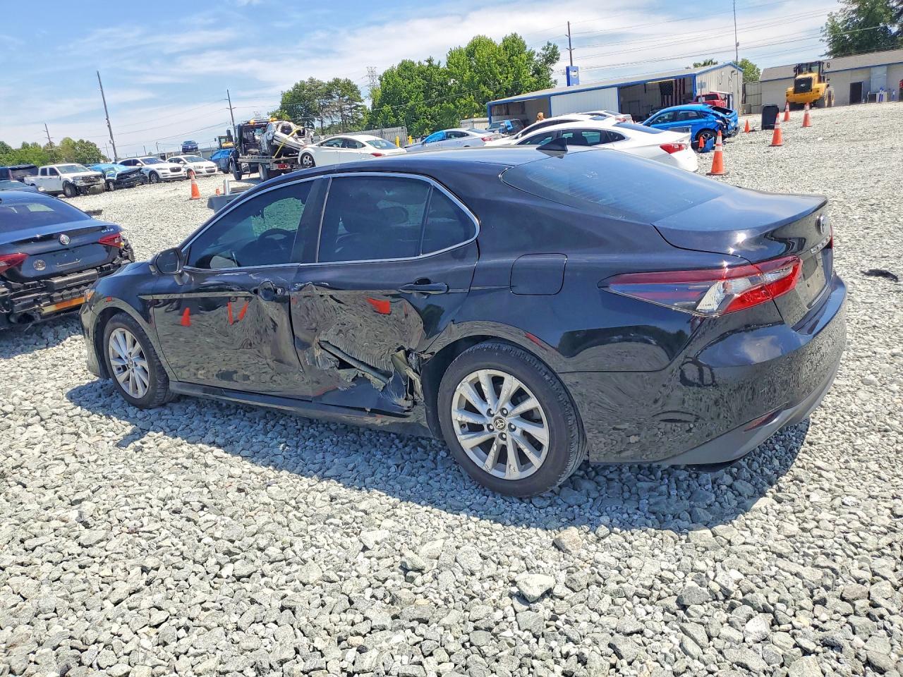 2022 Toyota Camry Le - Фото 2
