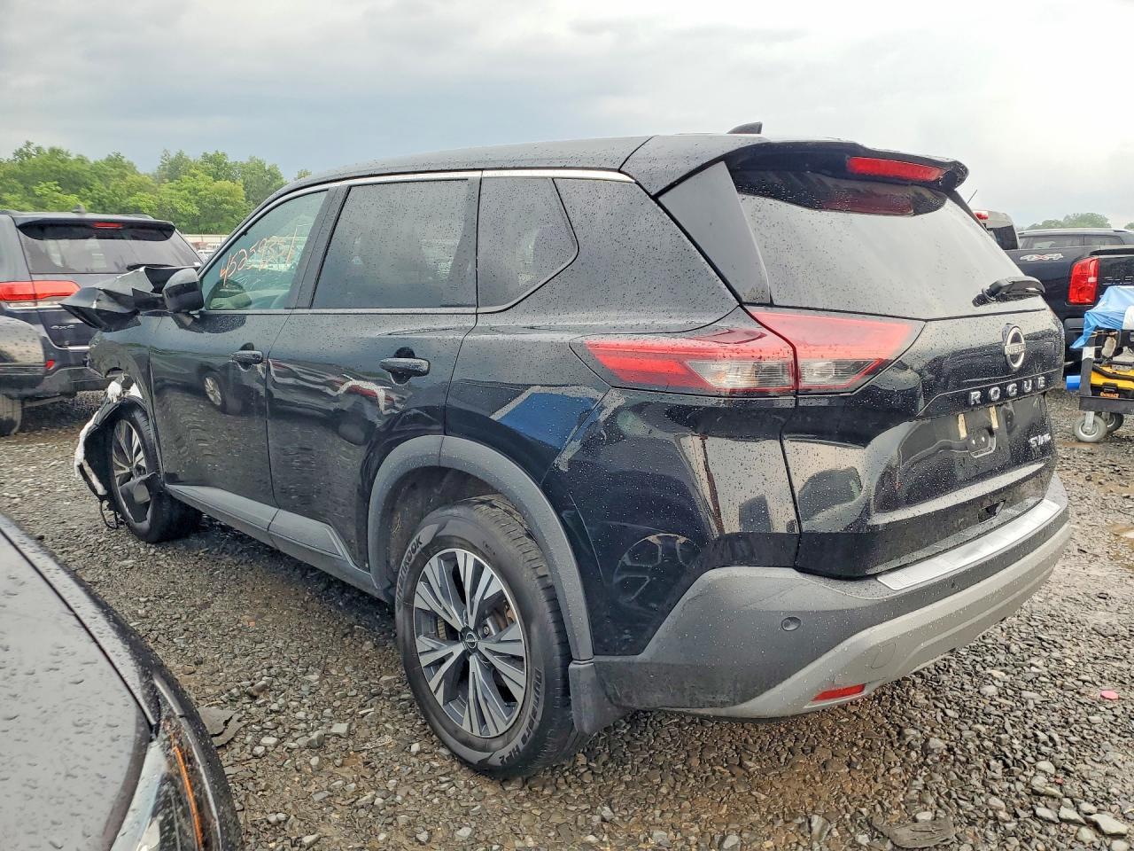 2023 Nissan Rogue Sv - Image 2