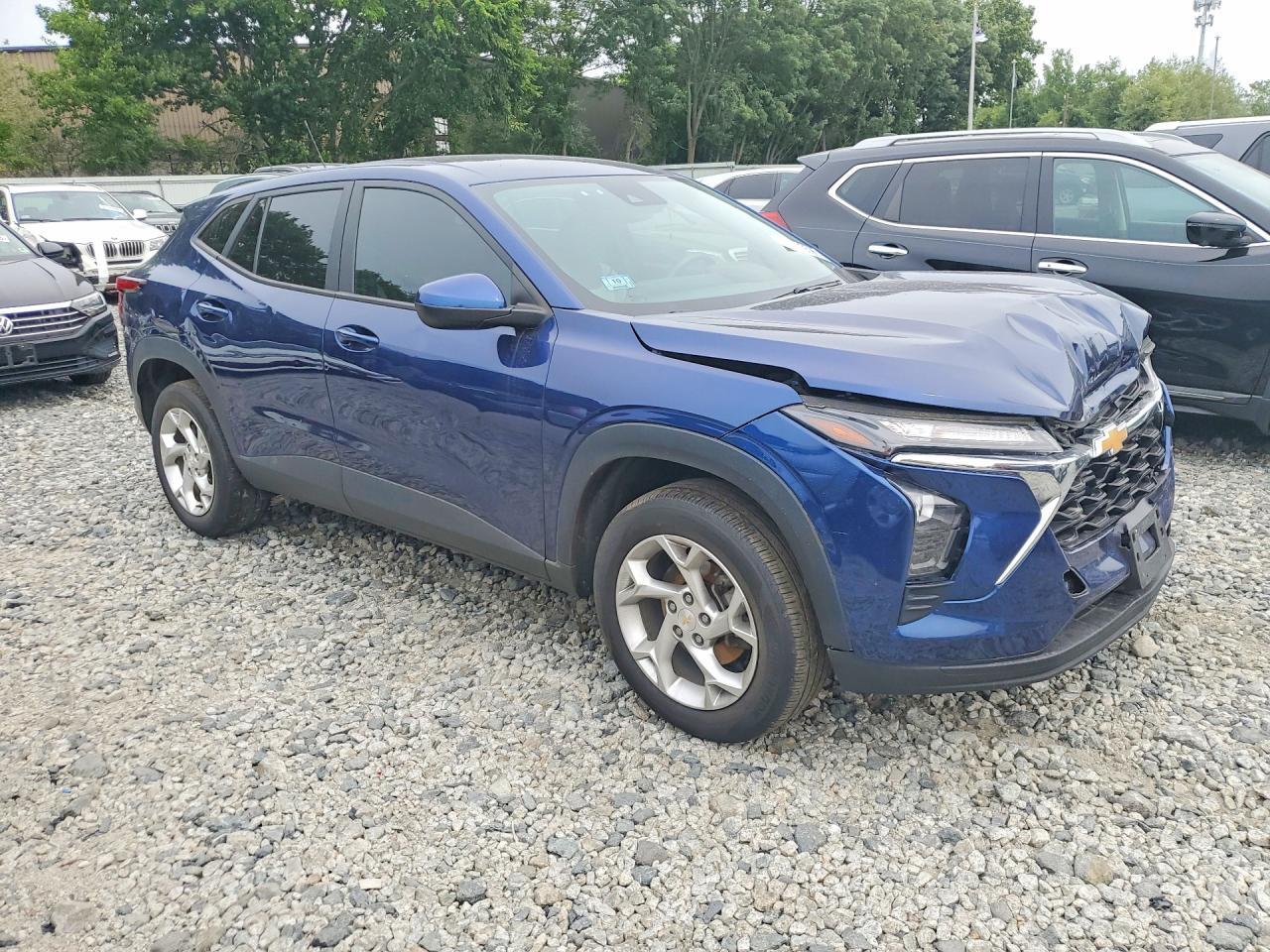 2024 Chevrolet Trax Ls - Image 4
