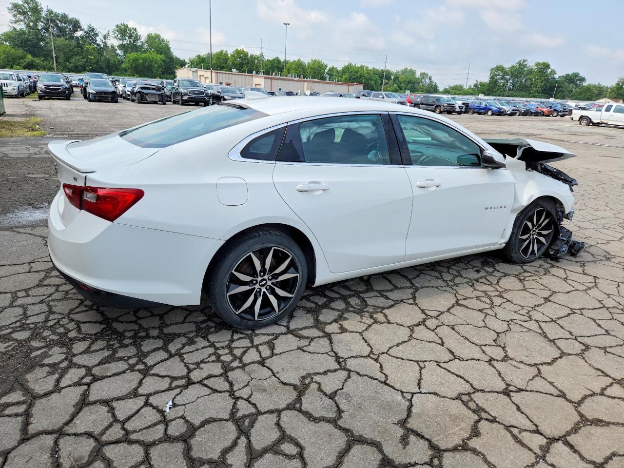 2018 Chevrolet Malibu Lt - Image 3