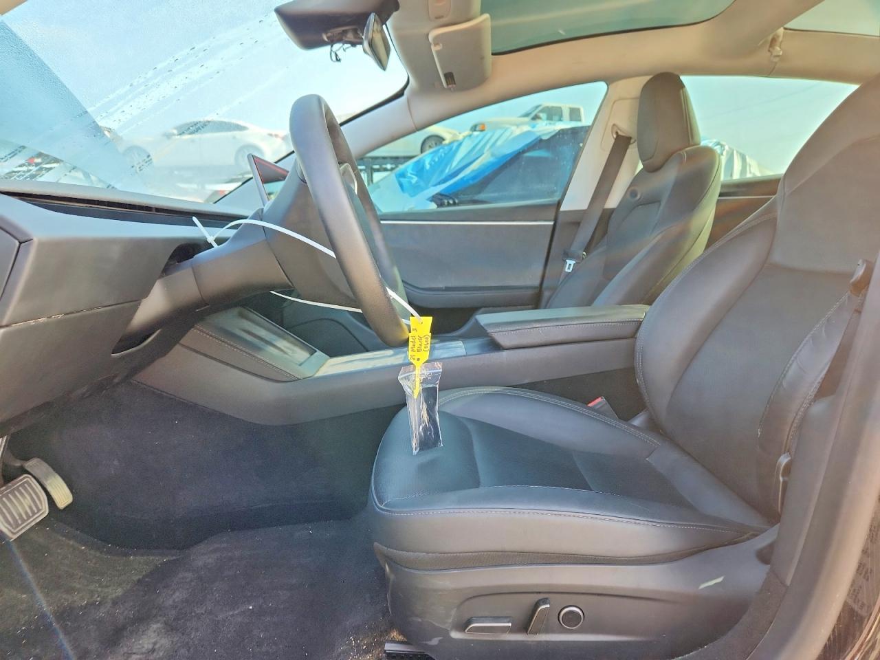 2025 Tesla Model 3 - Фото 7