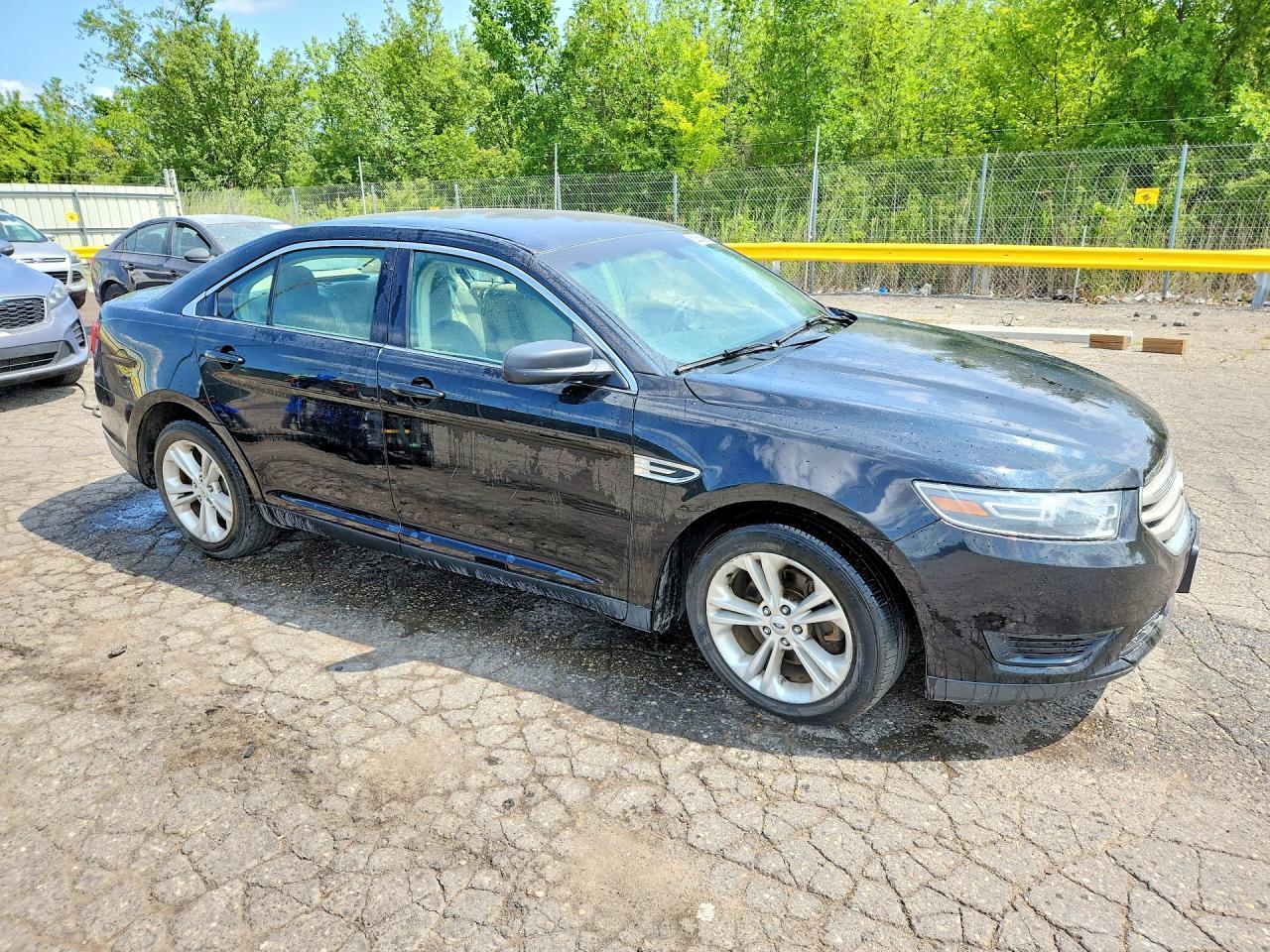 2016 Ford Taurus Se - Фото 4