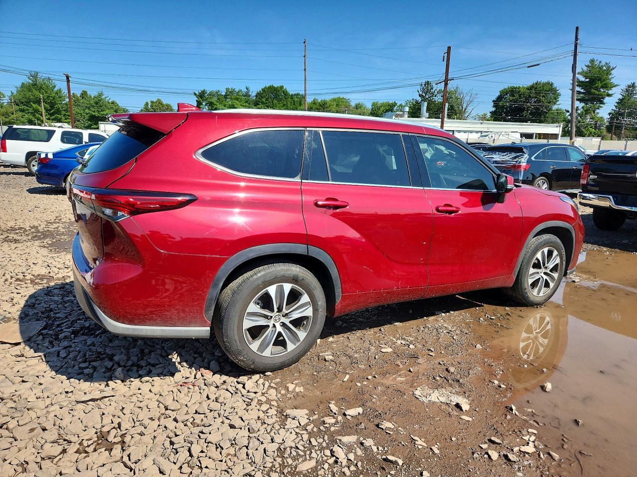 2021 Toyota Highlander Xle - Image 3