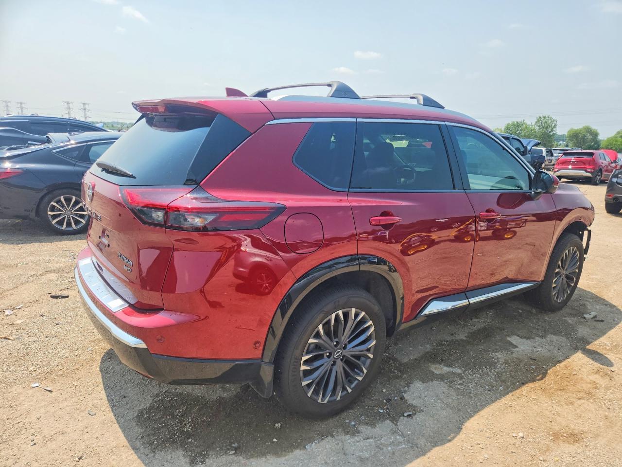 2025 Nissan Rogue Platinum - Image 3
